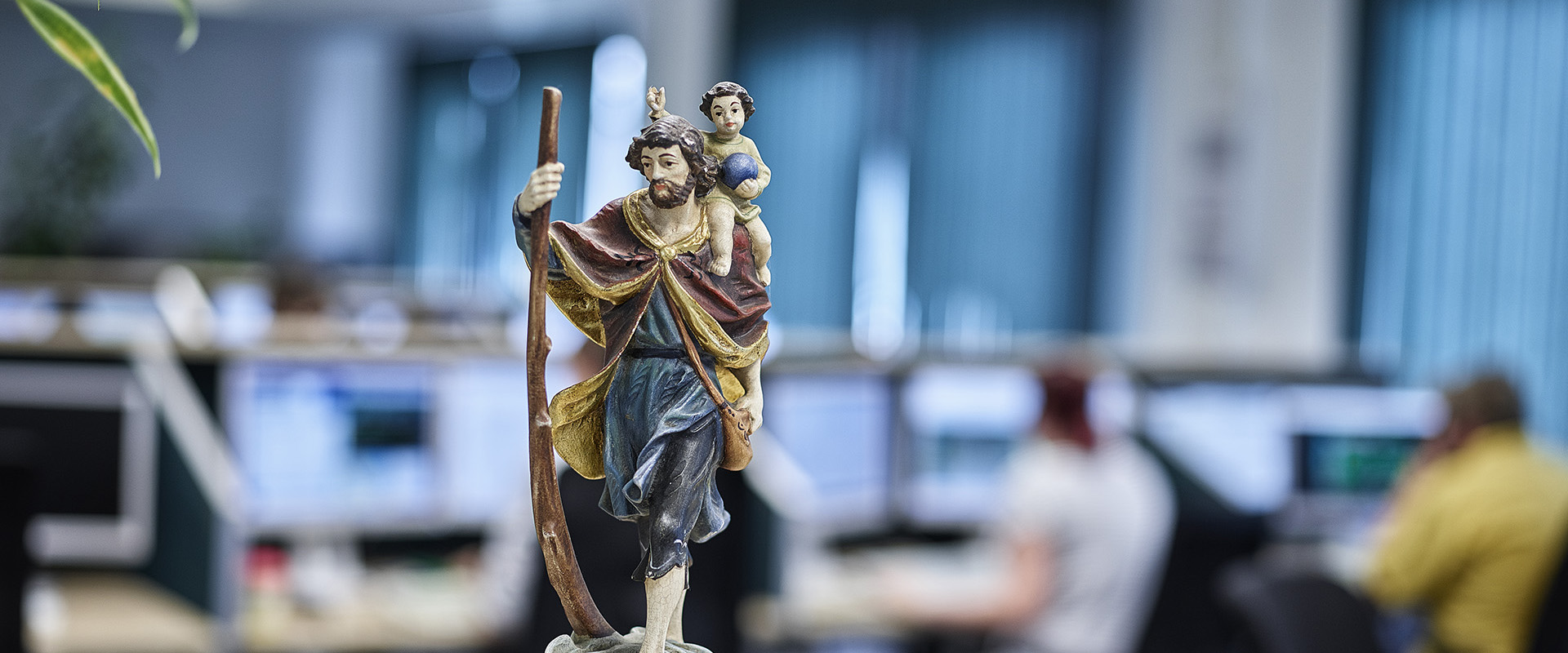 Historie Dienstleistungs Center Halle GmbH